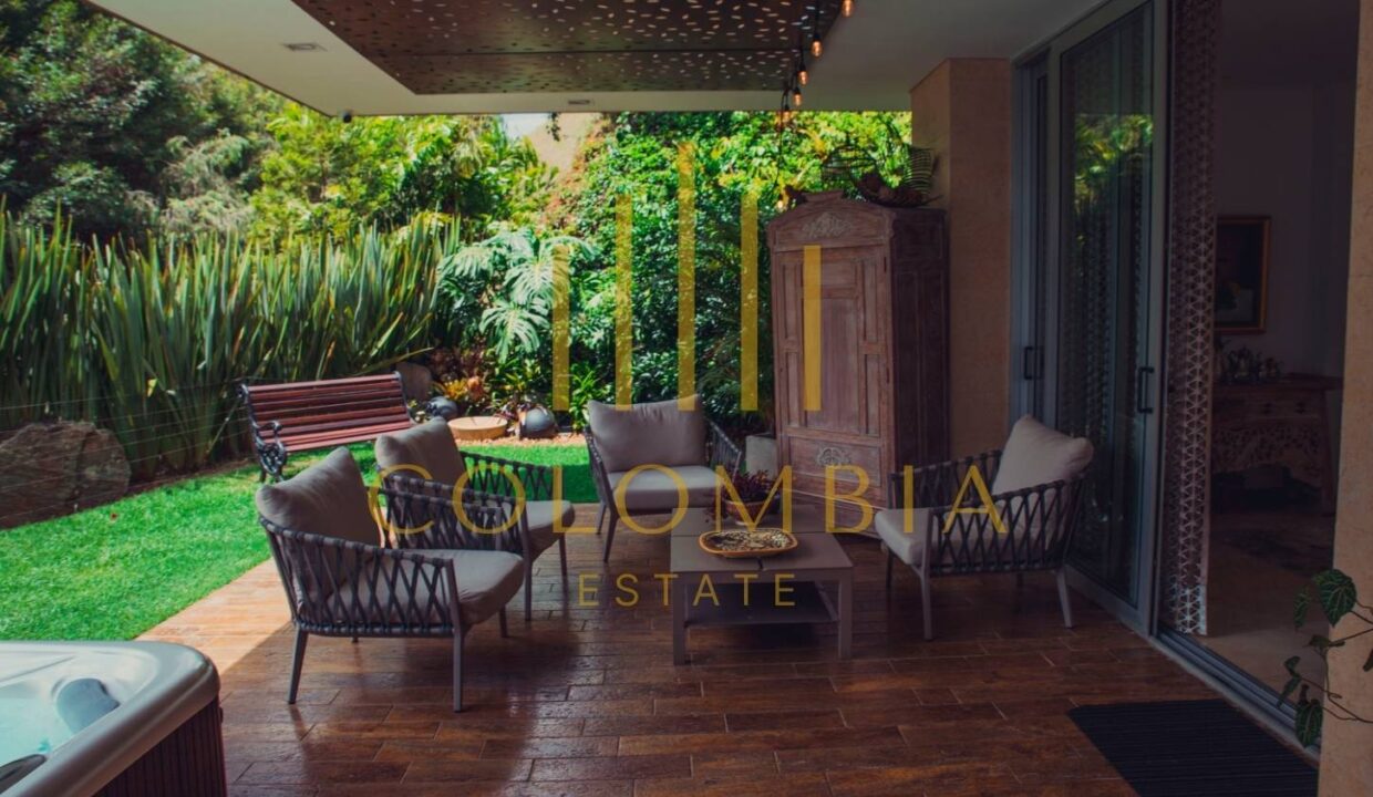 El Poblado Luxury Villa - Smart, Spacious & Sophisticated - CE057