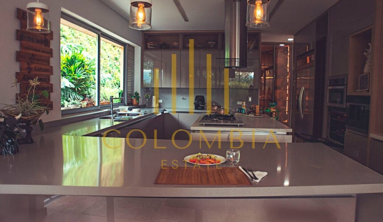 El Poblado Luxury Villa - Smart, Spacious & Sophisticated - CE057