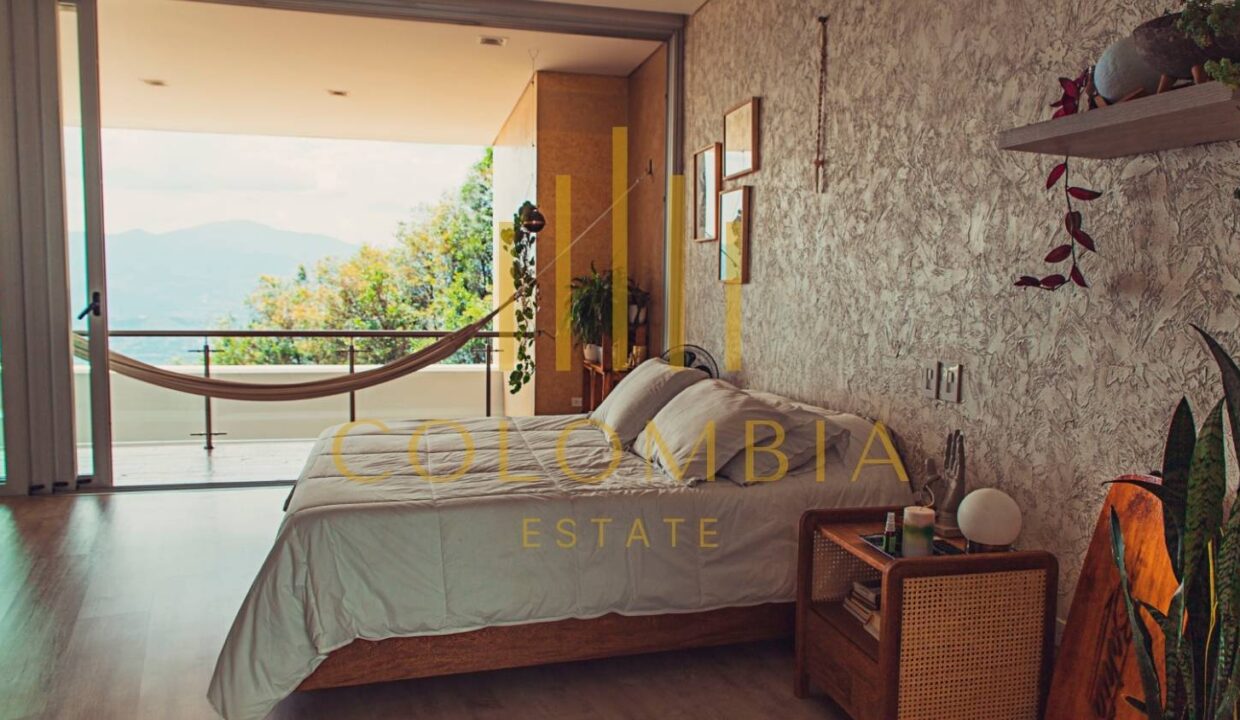 El Poblado Luxury Villa - Smart, Spacious & Sophisticated - CE057