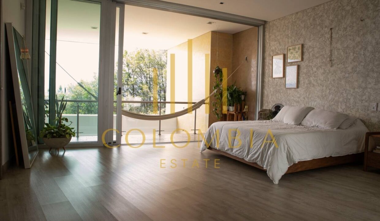 El Poblado Luxury Villa - Smart, Spacious & Sophisticated - CE057