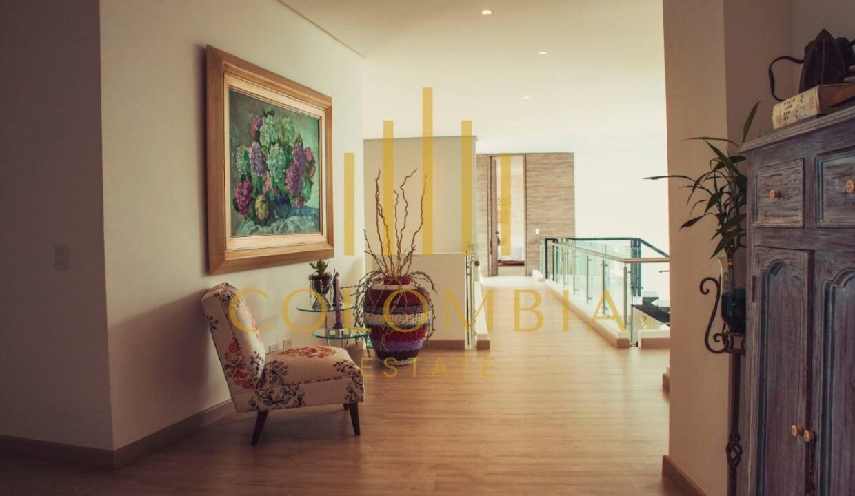 El Poblado Luxury Villa - Smart, Spacious & Sophisticated - CE057