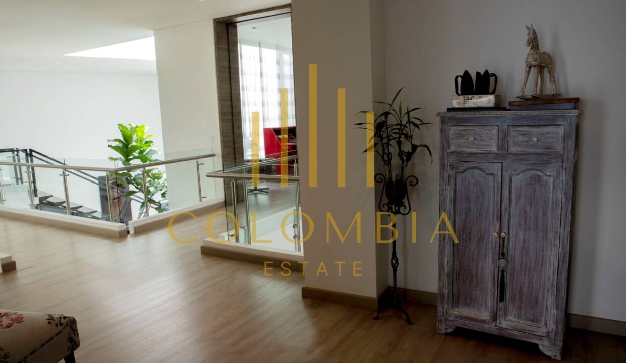 El Poblado Luxury Villa - Smart, Spacious & Sophisticated - CE057