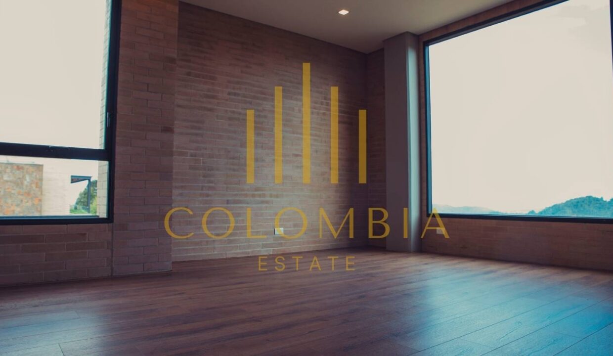 Luxurious Modern Home in Las Palmas, Medellín - Spacious Living with Private Grounds - CE058