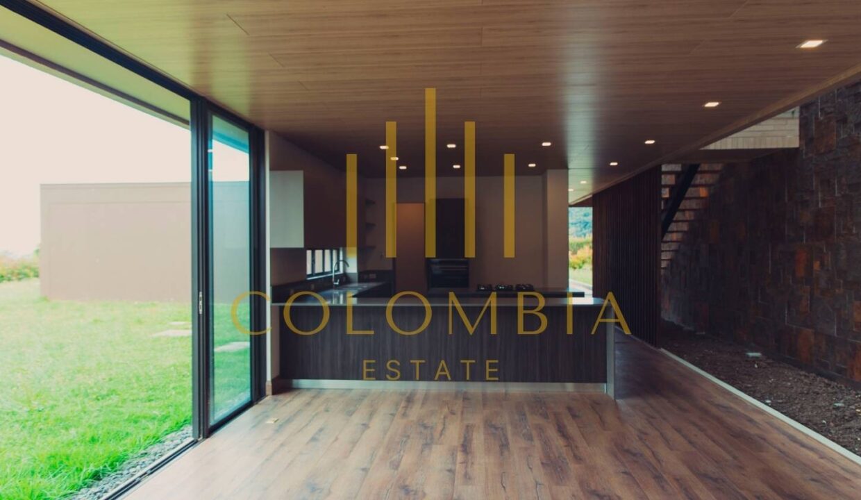 Luxurious Modern Home in Las Palmas, Medellín - Spacious Living with Private Grounds - CE058