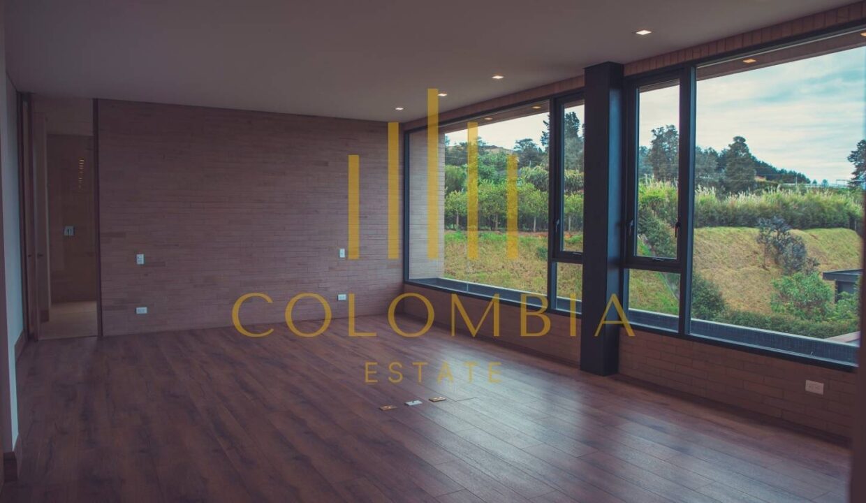 Luxurious Modern Home in Las Palmas, Medellín - Spacious Living with Private Grounds - CE058