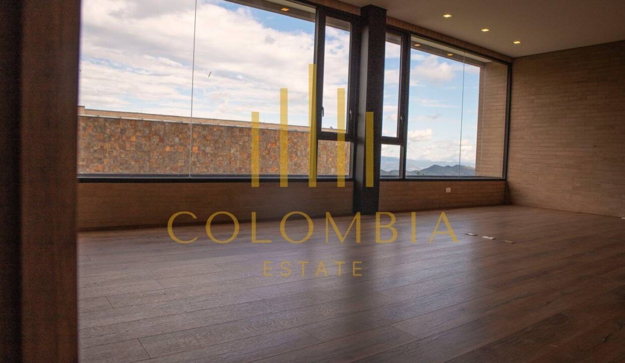 Luxurious Modern Home in Las Palmas, Medellín - Spacious Living with Private Grounds - CE058