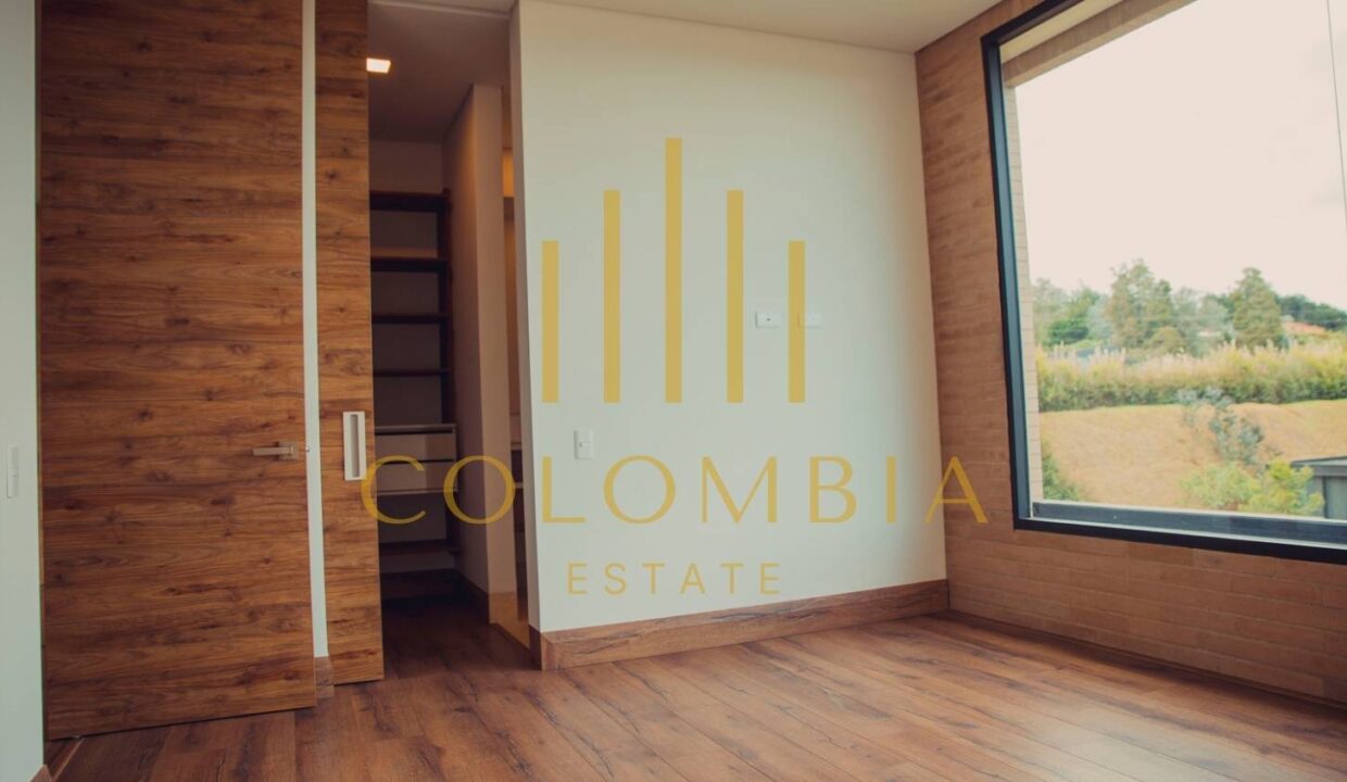 Luxurious Modern Home in Las Palmas, Medellín - Spacious Living with Private Grounds - CE058