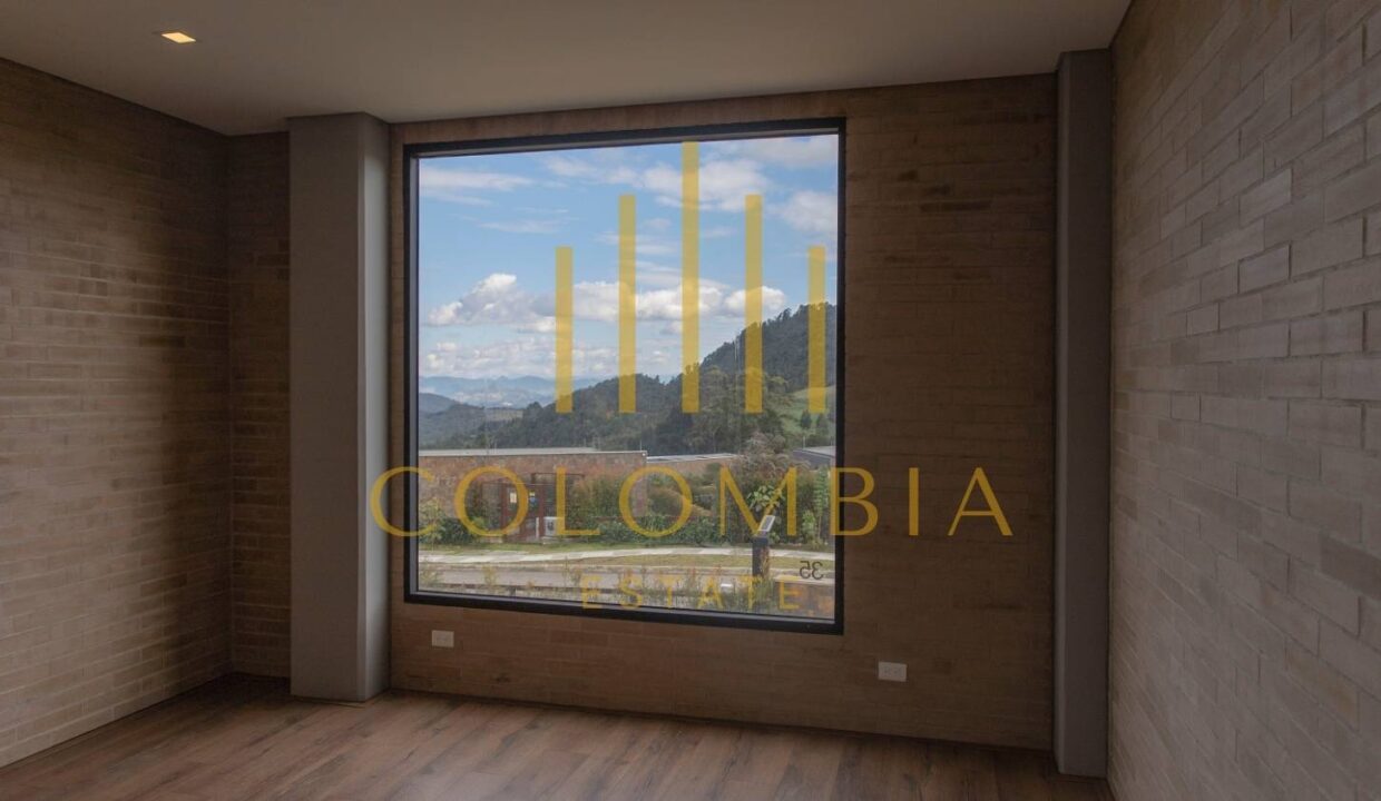 Luxurious Modern Home in Las Palmas, Medellín - Spacious Living with Private Grounds - CE058