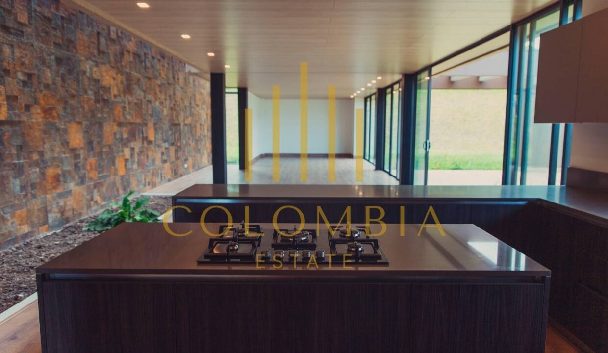 Luxurious Modern Home in Las Palmas, Medellín - Spacious Living with Private Grounds - CE058