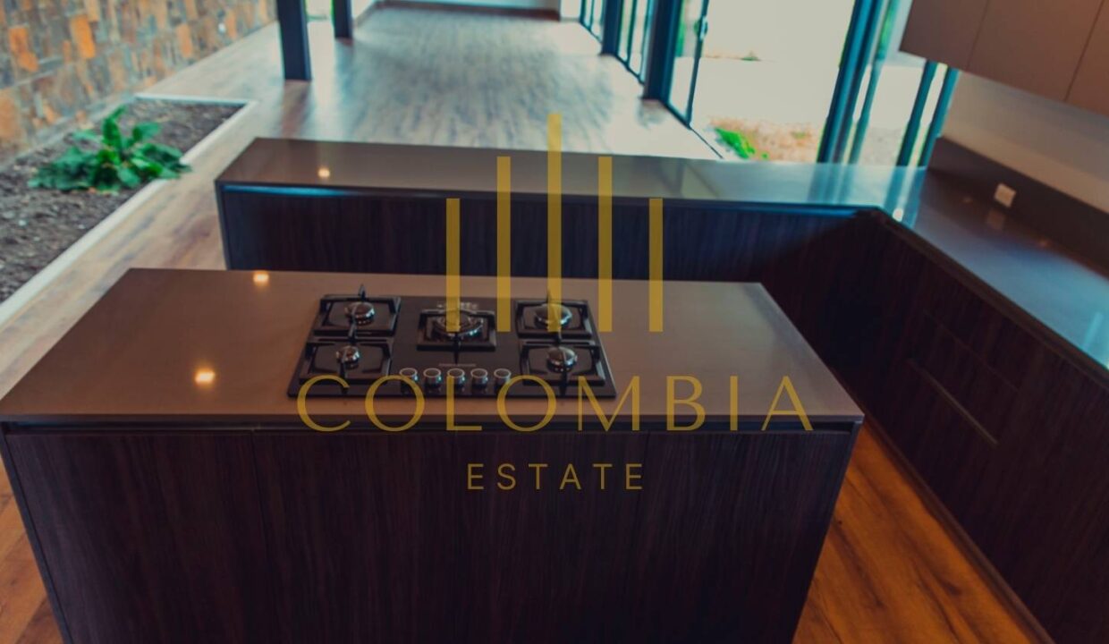 Luxurious Modern Home in Las Palmas, Medellín - Spacious Living with Private Grounds - CE058