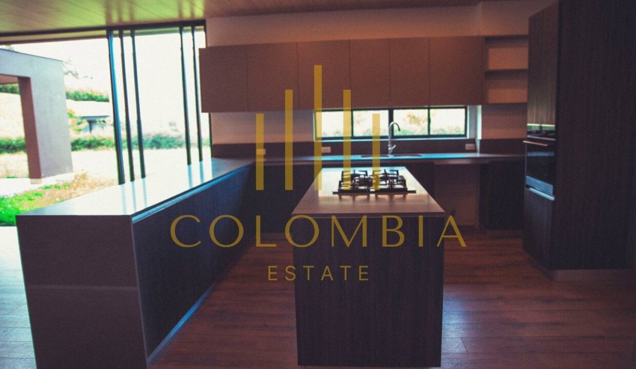 Luxurious Modern Home in Las Palmas, Medellín - Spacious Living with Private Grounds - CE058